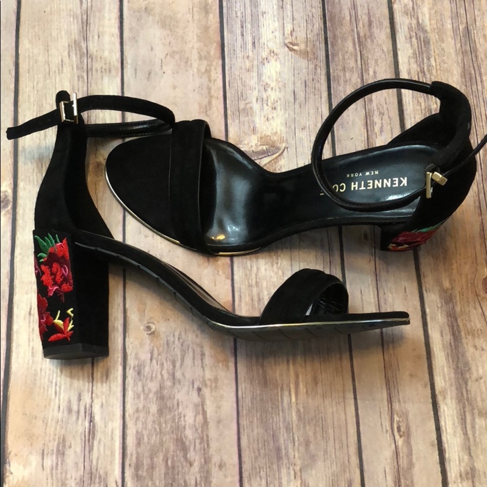 Kenneth Cole Lex Floral Embroidered Sandals